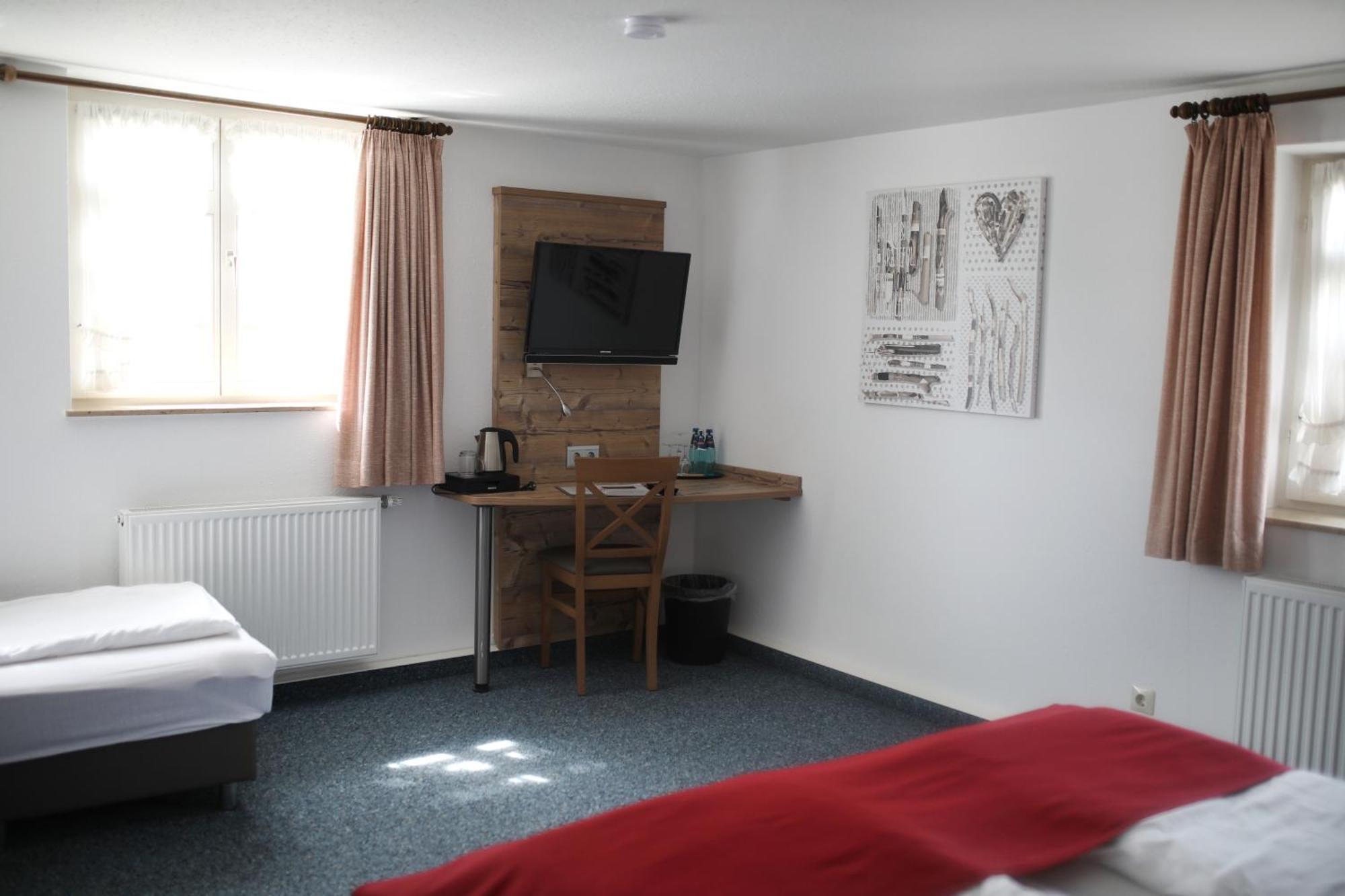 Gasthaus Hotel Zum Kreuz 스테튼암카튼마크트 외부 사진