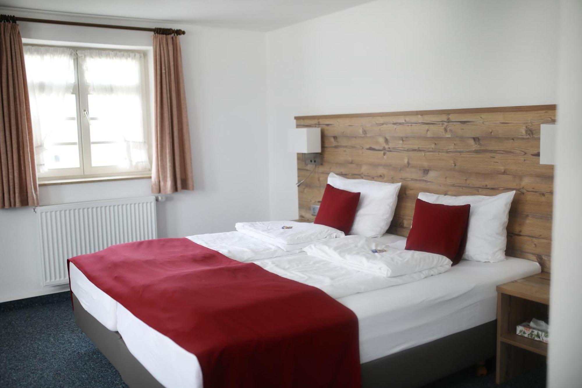 Gasthaus Hotel Zum Kreuz 스테튼암카튼마크트 외부 사진