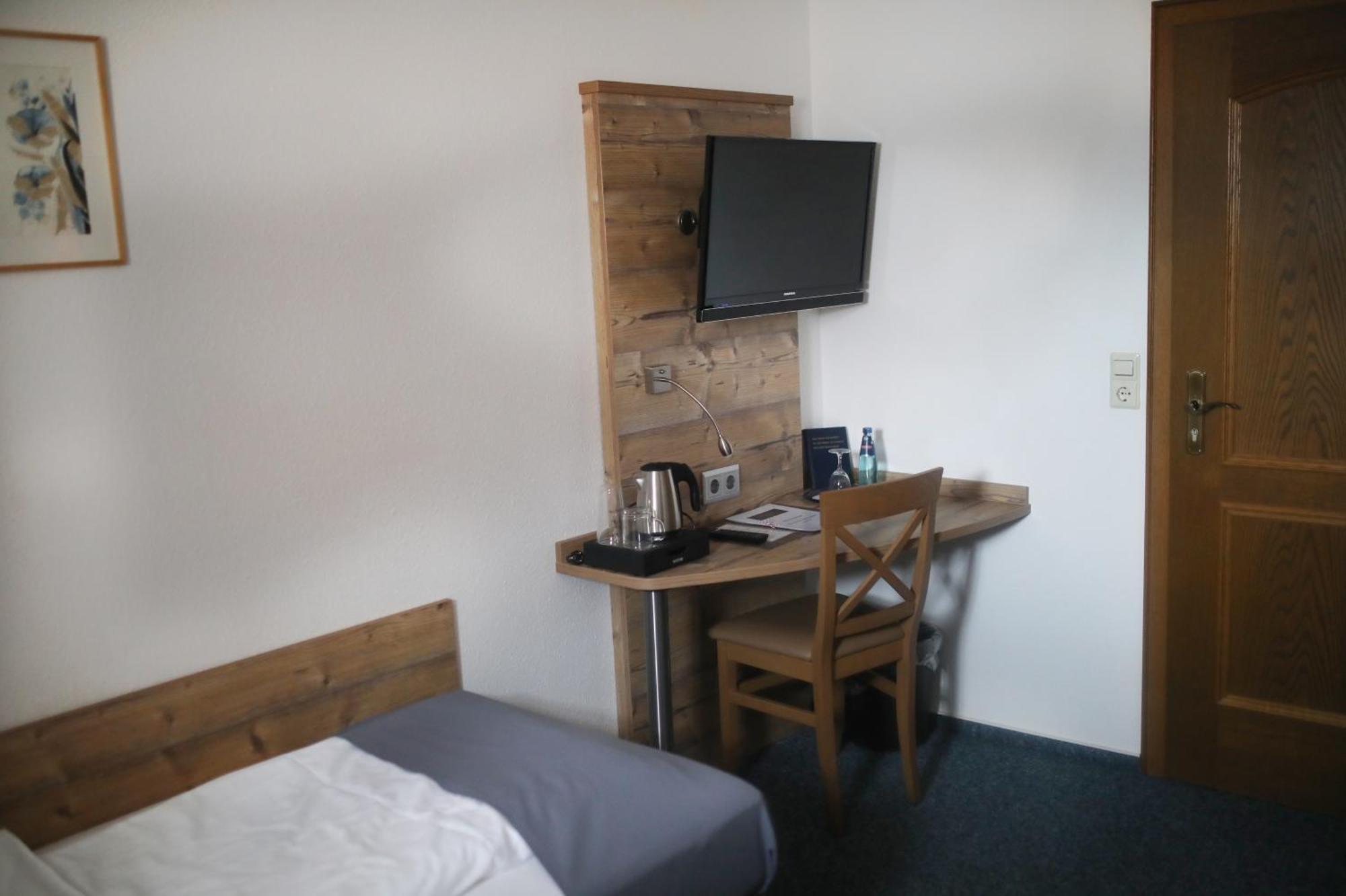 Gasthaus Hotel Zum Kreuz 스테튼암카튼마크트 외부 사진