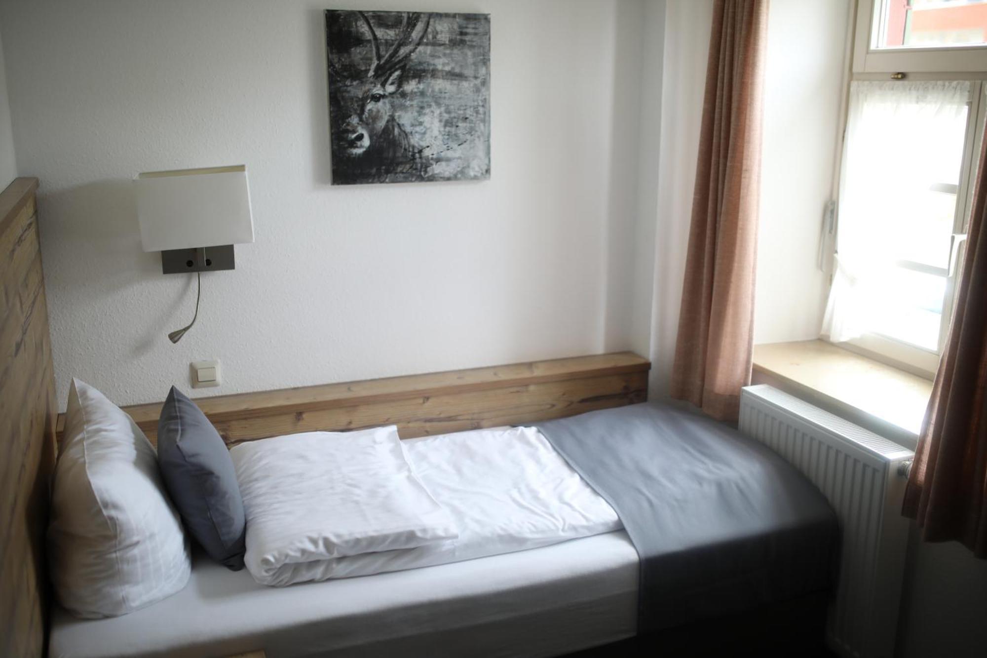 Gasthaus Hotel Zum Kreuz 스테튼암카튼마크트 외부 사진